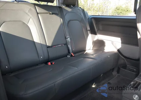 2023 Land Rover Defender 90 S z USA, uszkodzony, nr VIN SALEJ6EX4P2241675